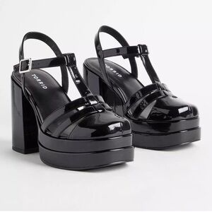 Torrid Black Patent Double Platform Caged Heel Size 10.5 WW